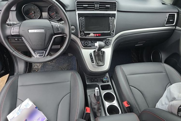 Used Haval M6 2019 1.5T DCT Two-Wheel Drive Elite Version China VI Standard Center Console
