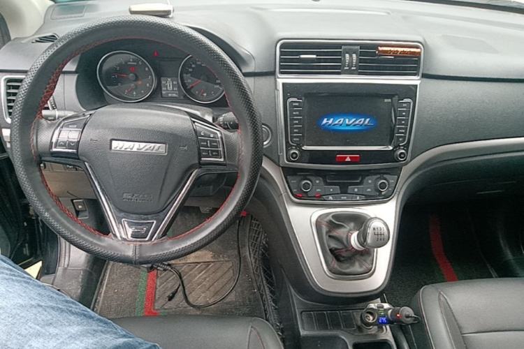 Used Haval M6 2019 1.5T Manual Two-Wheel Drive Elite Version China VI Standard Center Console