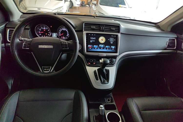 Used Haval M6 2019 1.5T DCT Two-Wheel Drive Value Edition China VI Standard Center Console