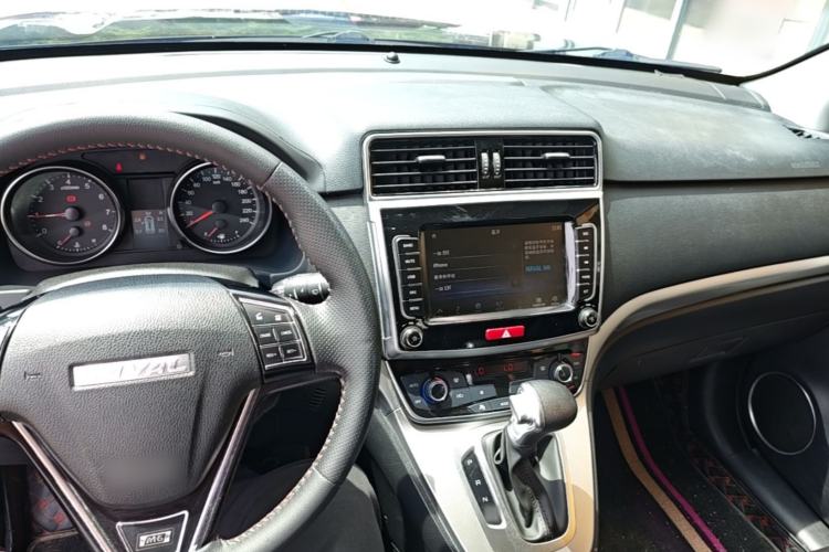 Used Haval M6 2019 1.5T DCT Two-Wheel Drive Elite Version China VI Standard Center Console