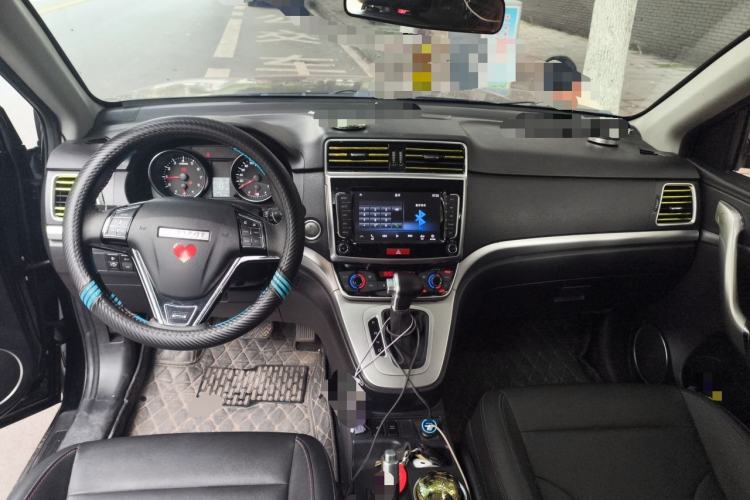 Used Haval M6 2019 1.5T DCT Two-Wheel Drive Elite Version China VI Standard Center Console