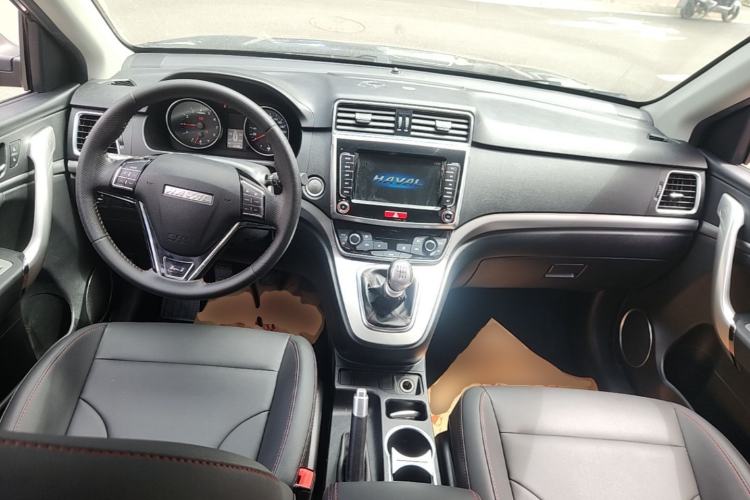 Used Haval M6 2019 1.5T Manual Two-Wheel Drive Elite Version China VI Standard Center Console
