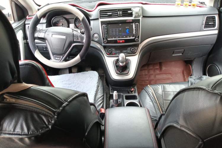 Used Haval M6 2019 1.5T Manual Two-Wheel Drive Urban Version China VI Standard Center Console