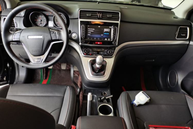 Used Haval M6 2019 1.5T Manual Two-Wheel Drive Elite Version China VI Standard Center Console