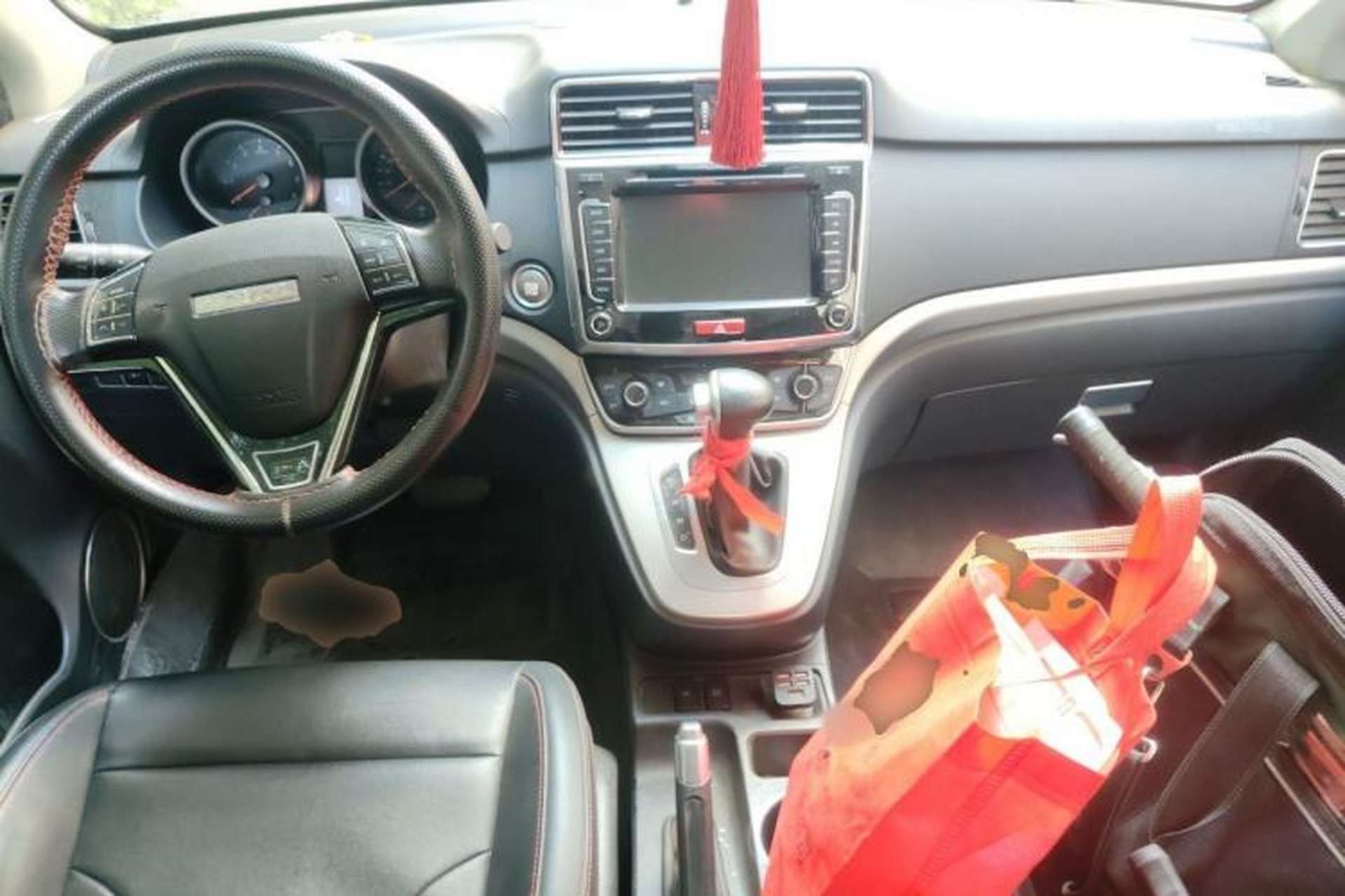 Used Haval M6 2019 1.5T DCT Two-Wheel Drive Urban Version China V Standard Center Console