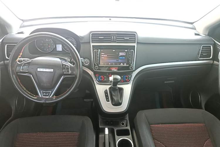 Used Haval M6 2019 1.5T DCT Two-Wheel Drive Urban Version China VI Standard Center Console