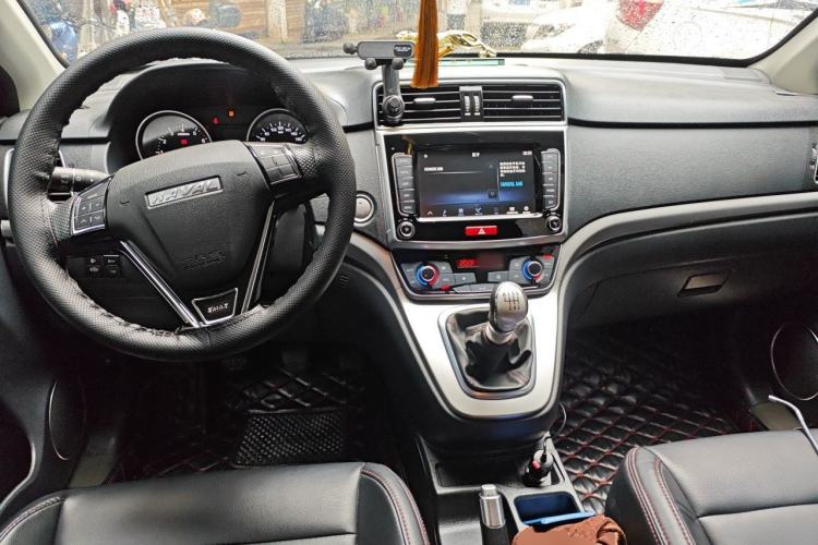 Used Haval M6 2019 1.5T Manual Two-Wheel Drive Urban Version China VI Standard Center Console