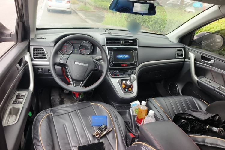 Used Haval M6 2019 1.5T Manual Two-Wheel Drive Elite Version China VI Standard Center Console
