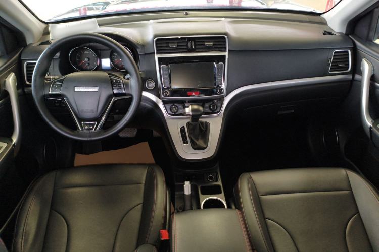 Used Haval M6 2019 1.5T DCT Two-Wheel Drive Elite Version China VI Standard Center Console