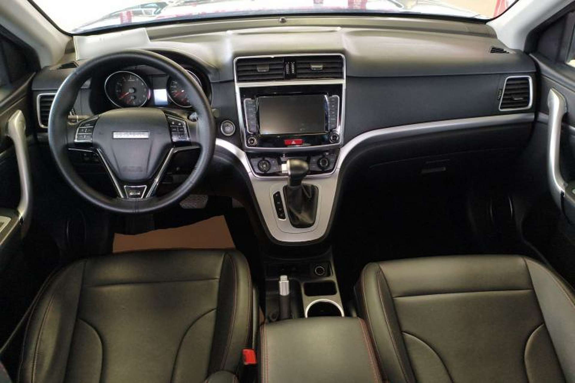 Used Haval M6 2019 1.5T DCT Two-Wheel Drive Elite Version China VI Standard Center Console