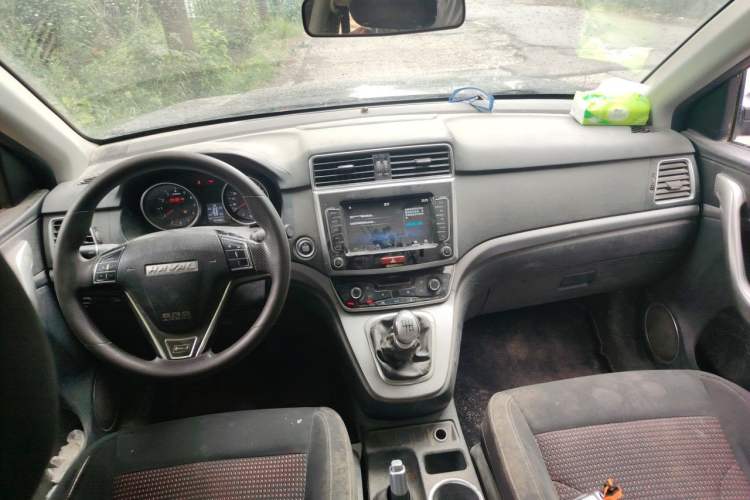 Used Haval M6 2019 1.5T Manual Two-Wheel Drive Urban Version China VI Standard Center Console