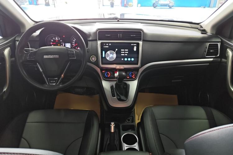 Used Haval M6 2019 1.5T DCT Two-Wheel Drive Value Edition China VI Standard Center Console