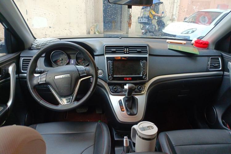 Used Haval M6 2019 1.5T DCT Two-Wheel Drive Elite Version China V Standard Center Console