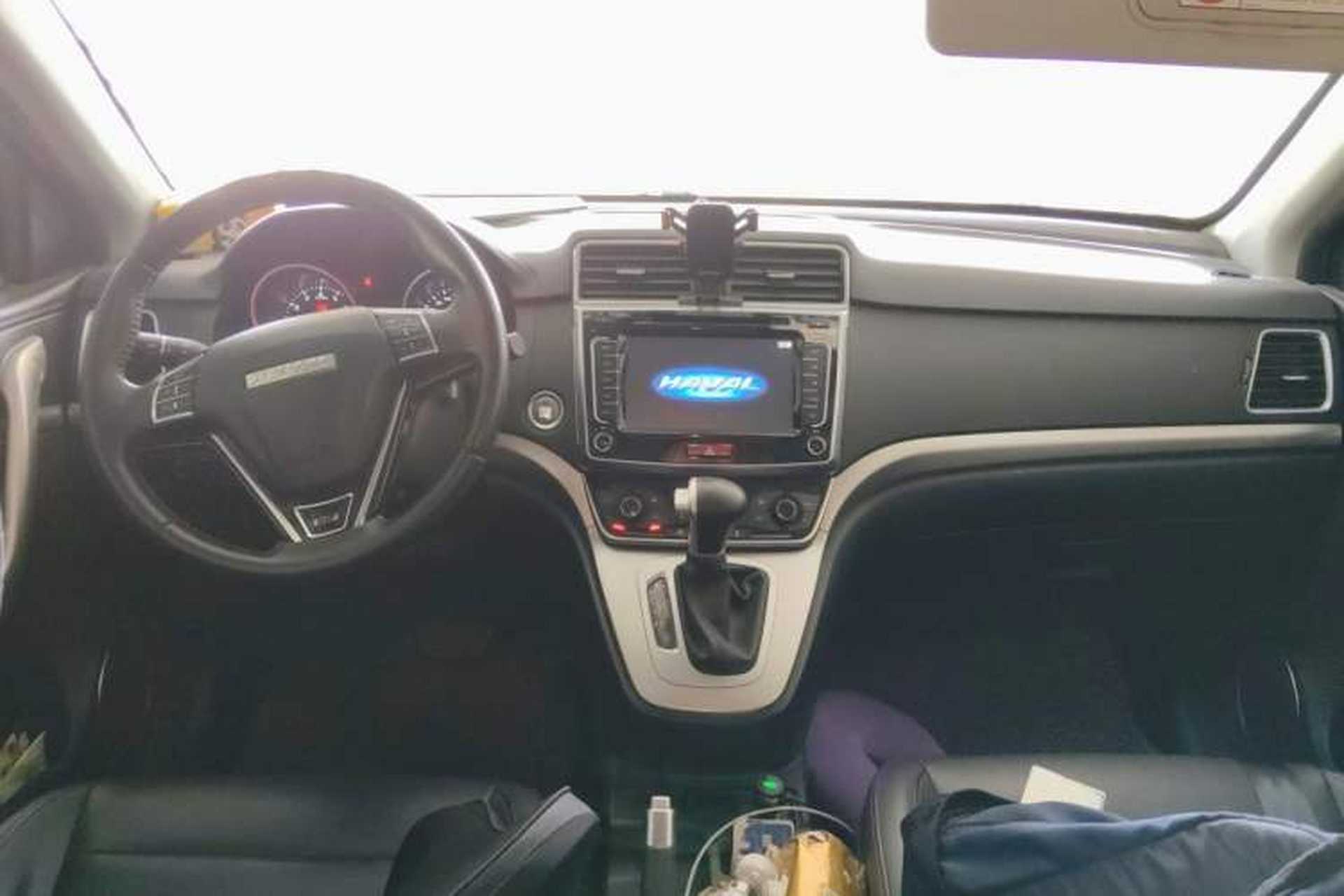 Used Haval M6 2019 1.5T DCT Two-Wheel Drive Elite Version China V Standard Center Console