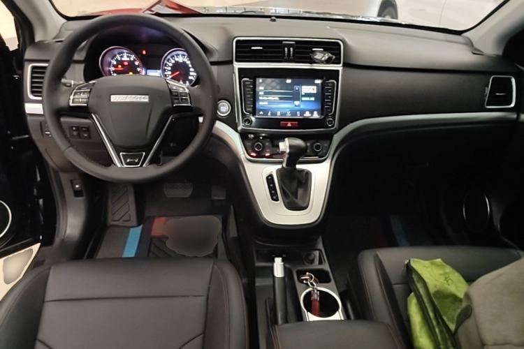 Used Haval M6 2019 1.5T DCT Two-Wheel Drive Elite Version China VI Standard Center Console