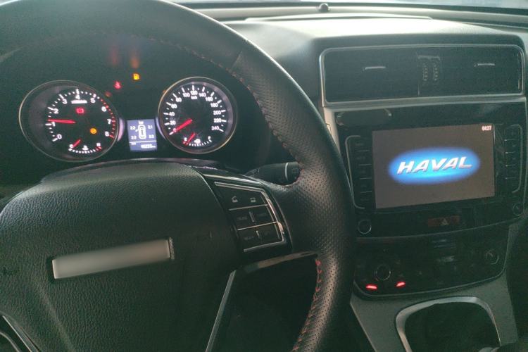 Used Haval M6 2019 1.5T Manual Two-Wheel Drive Elite Version China VI Standard Center Console