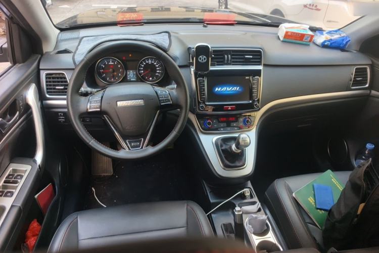 Used Haval M6 2019 1.5T Manual Two-Wheel Drive Elite Version China VI Standard Center Console