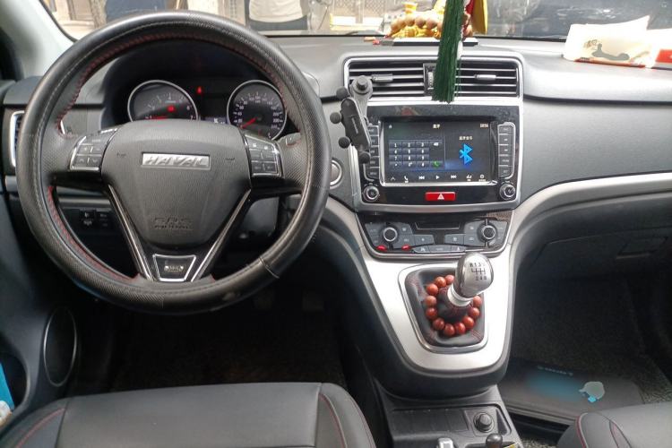 Used Haval M6 2019 1.5T Manual Two-Wheel Drive Elite Version China VI Standard Center Console