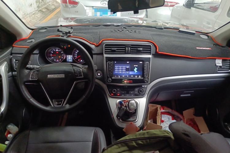 Used Haval M6 2019 1.5T Manual Two-Wheel Drive Elite Version China VI Standard Center Console