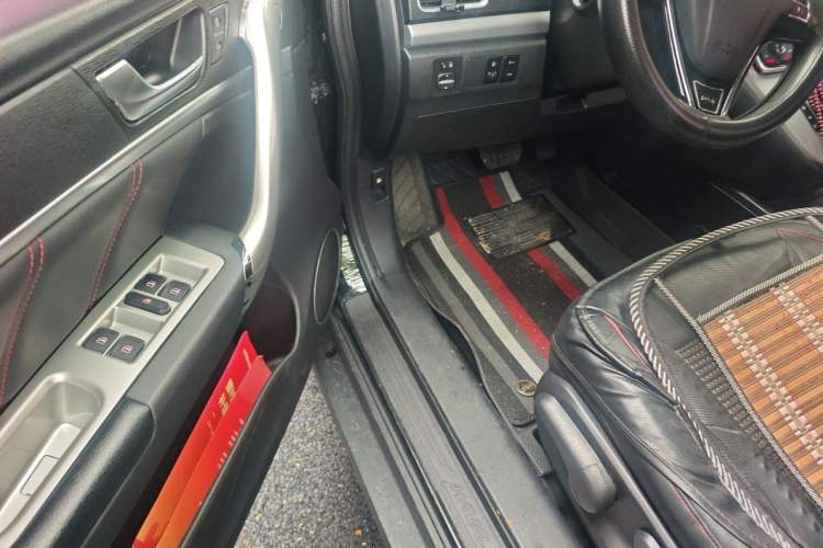 Used Haval M6 2019 1.5T DCT Two-Wheel Drive Value Edition China VI Standard Driver Seat