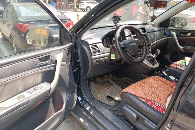 Used Haval M6 2019 1.5T Manual Two-Wheel Drive Elite Version China V Standard Driver Seat