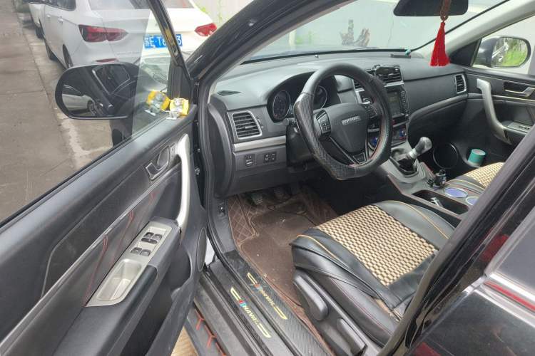 Used Haval M6 2019 1.5T Manual Two-Wheel Drive Elite Version China VI Standard Driver Seat