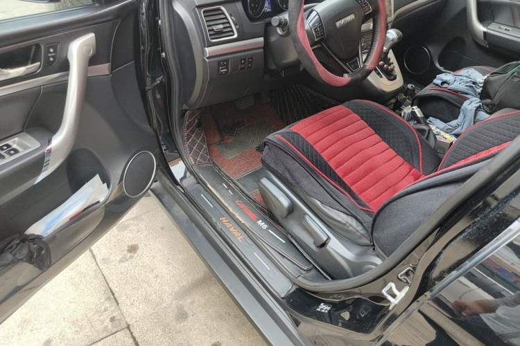 Used Haval M6 2019 1.5T DCT Two-Wheel Drive Elite Version China V Standard Driver Seat