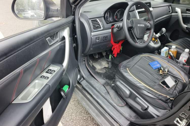Used Haval M6 2019 1.5T Manual Two-Wheel Drive Elite Version China VI Standard Driver Seat