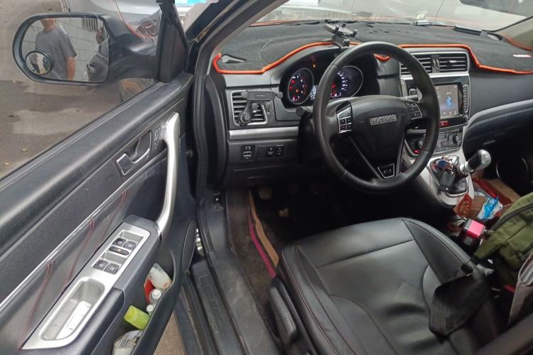 Used Haval M6 2019 1.5T Manual Two-Wheel Drive Elite Version China VI Standard Driver Seat