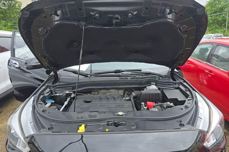 Used Haval M6 2019 1.5T DCT Two-Wheel Drive Elite Version China VI Standard Engine Bay