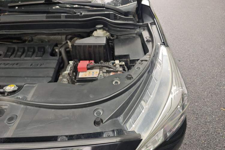 Used Haval M6 2019 1.5T DCT Two-Wheel Drive Value Edition China VI Standard Engine Bay Left