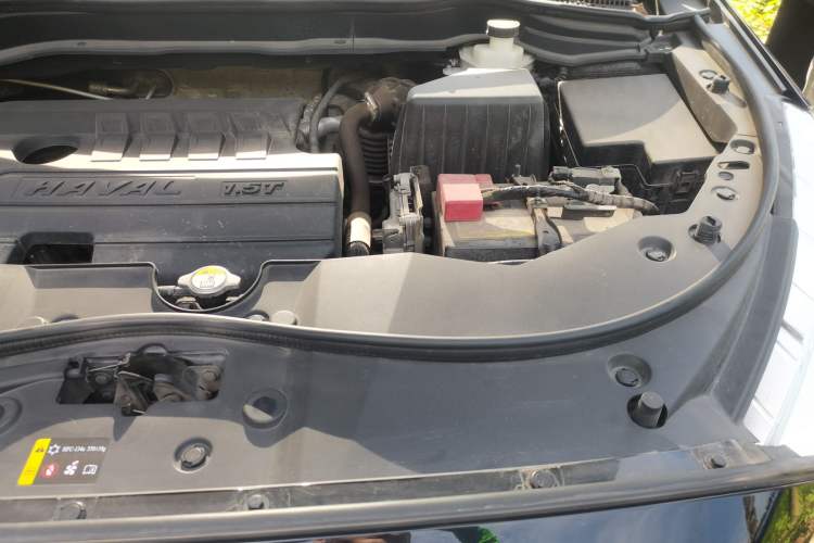 Used Haval M6 2019 1.5T Manual Two-Wheel Drive Elite Version China VI Standard Engine Bay Left