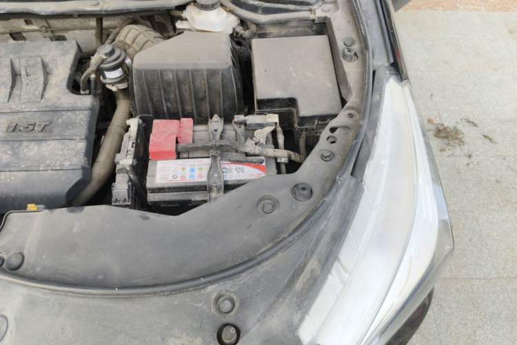 Used Haval M6 2019 1.5T DCT Two-Wheel Drive Elite Version China V Standard Engine Bay Left
