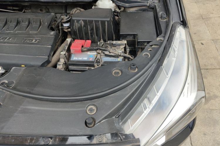 Used Haval M6 2019 1.5T DCT Two-Wheel Drive Elite Version China V Standard Engine Bay Left