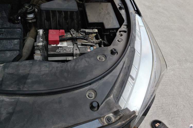 Used Haval M6 2019 1.5T DCT Two-Wheel Drive Elite Version China V Standard Engine Bay Left