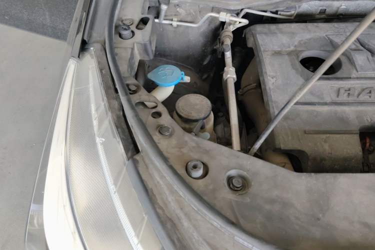 Used Haval M6 2019 1.5T DCT Two-Wheel Drive Elite Version China V Standard Engine Bay Right