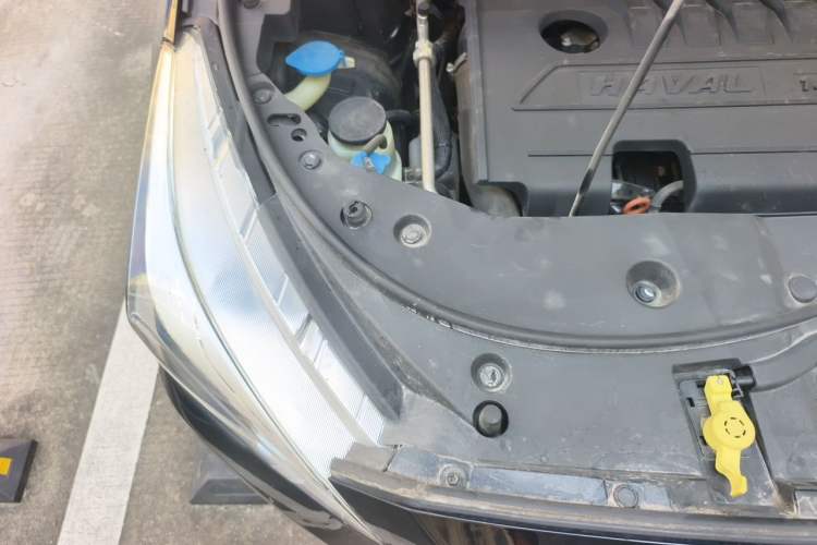 Used Haval M6 2019 1.5T Manual Two-Wheel Drive Elite Version China VI Standard Engine Bay Right
