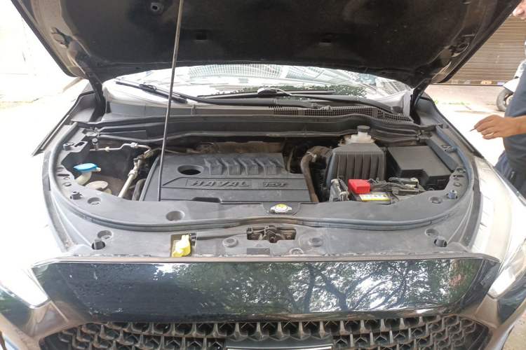 Used Haval M6 2019 1.5T Manual Two-Wheel Drive Elite Version China VI Standard Engine Bay