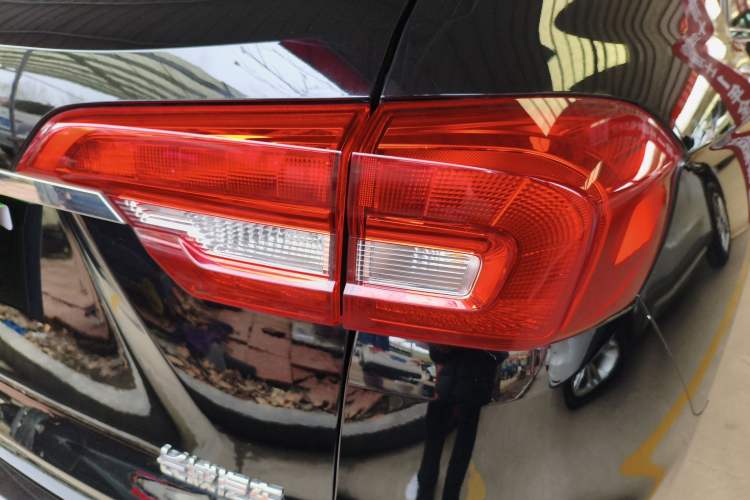 Used Haval M6 2019 1.5T DCT Two-Wheel Drive Elite Version China VI Standard Exterior 1