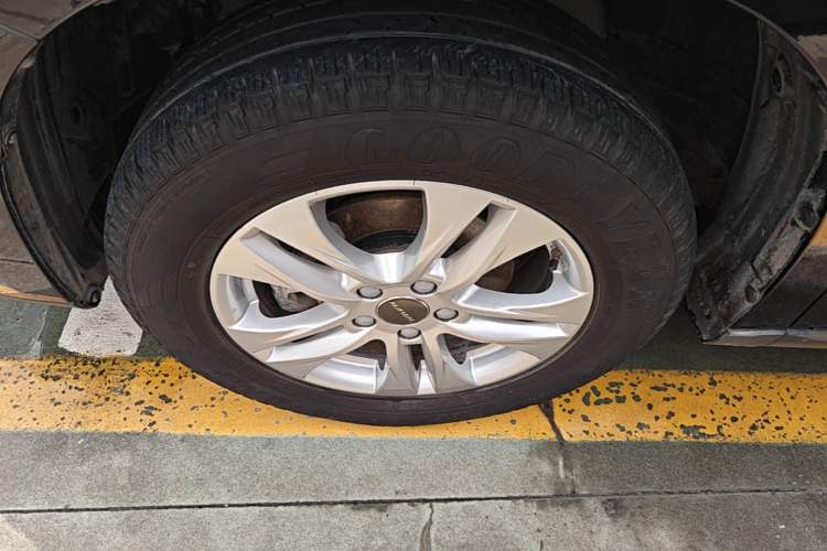 Used Haval M6 2019 1.5T DCT Two-Wheel Drive Elite Version China VI Standard Exterior 4