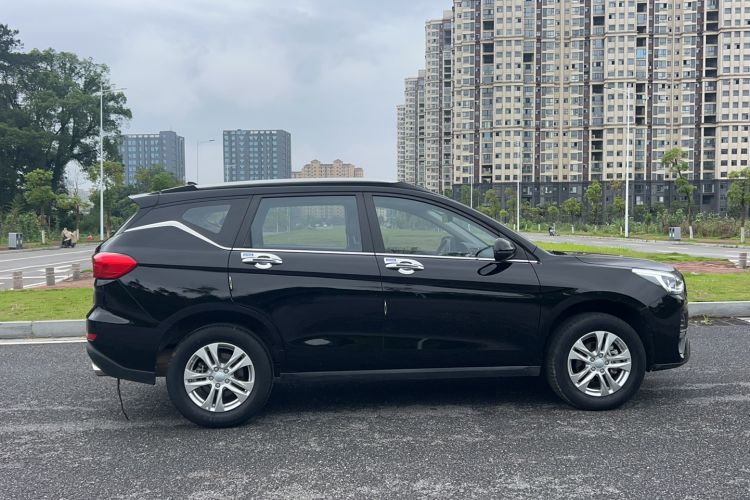 Used Haval M6 2019 1.5T DCT Two-Wheel Drive Elite Version China VI Standard Exterior 5