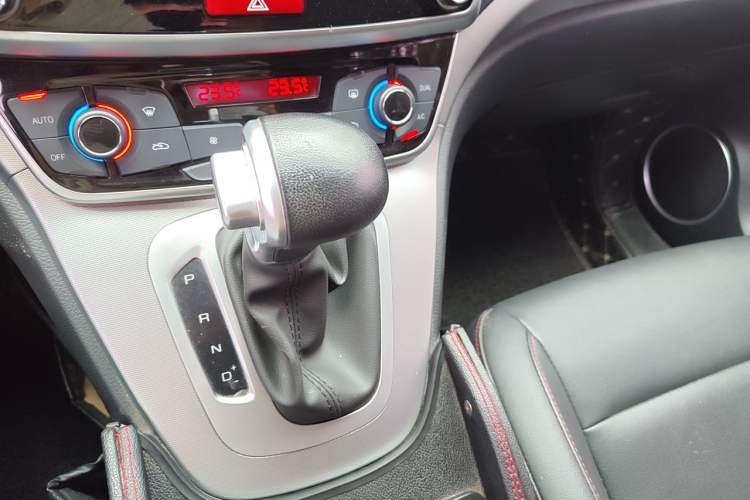 Used Haval M6 2019 1.5T DCT Two-Wheel Drive Value Edition China VI Standard Gear Lever