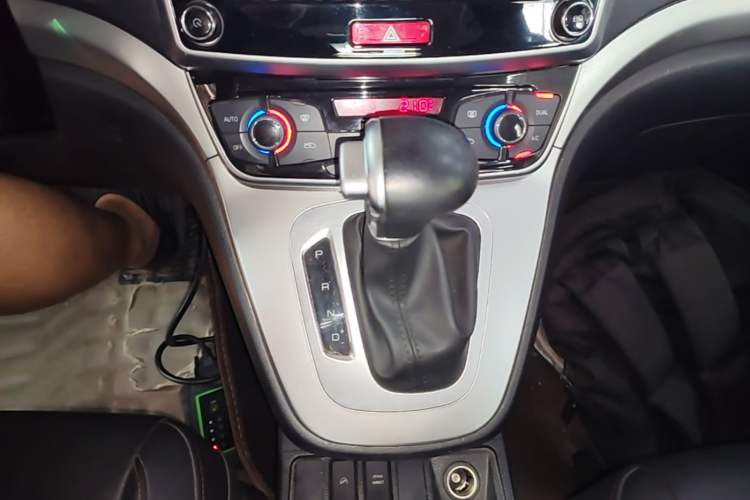 Used Haval M6 2019 1.5T DCT Two-Wheel Drive Value Edition China VI Standard Gear Lever