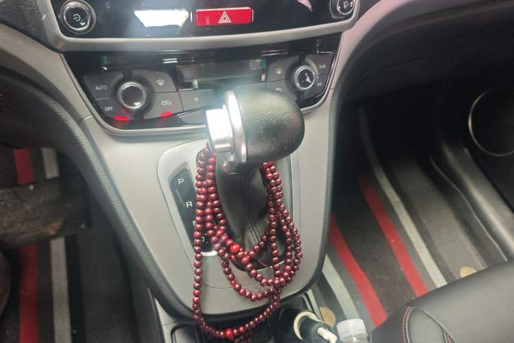 Used Haval M6 2019 1.5T DCT Two-Wheel Drive Value Edition China VI Standard Gear Lever