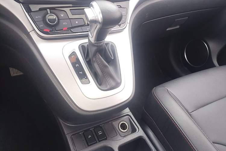 Used Haval M6 2019 1.5T DCT Two-Wheel Drive Value Edition China VI Standard Gear Lever