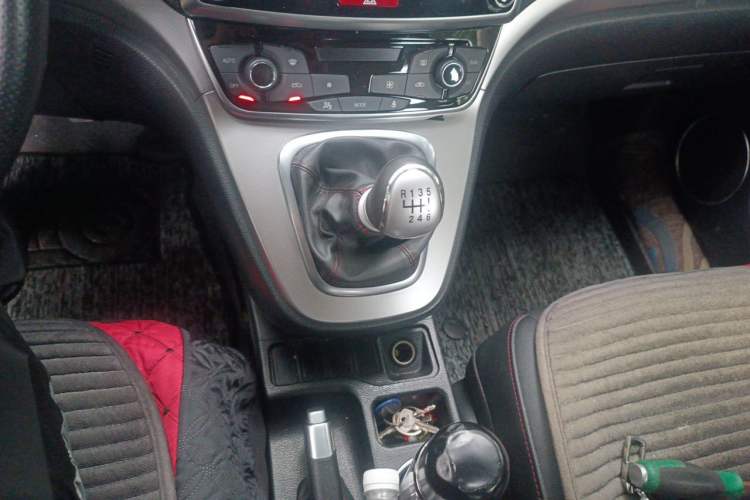 Used Haval M6 2019 1.5T Manual Two-Wheel Drive Elite Version China VI Standard Gear Lever