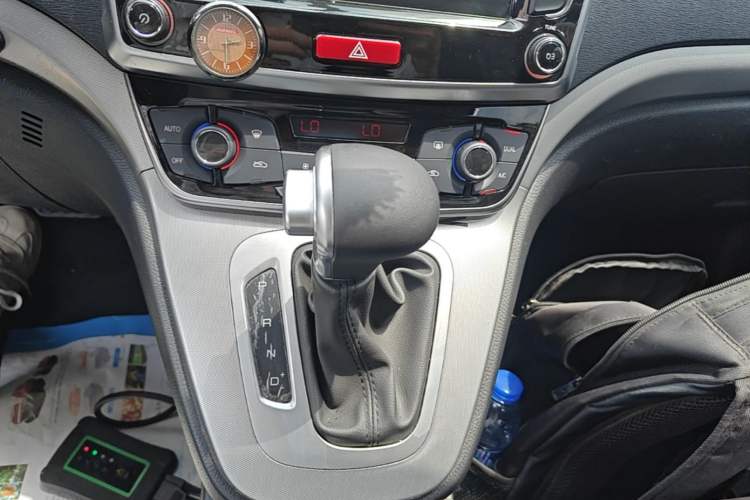 Used Haval M6 2019 1.5T DCT Two-Wheel Drive Elite Version China VI Standard Gear Lever