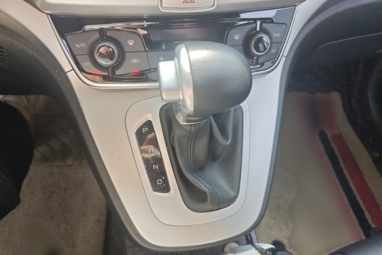 Used Haval M6 2019 1.5T DCT Two-Wheel Drive Value Edition China VI Standard Gear Lever