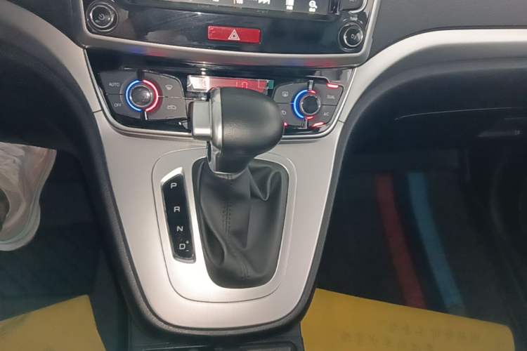 Used Haval M6 2019 1.5T DCT Two-Wheel Drive Elite Version China VI Standard Gear Lever