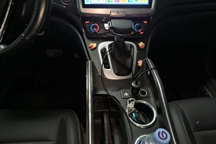Used Haval M6 2019 1.5T DCT Two-Wheel Drive Value Edition China VI Standard Gear Lever